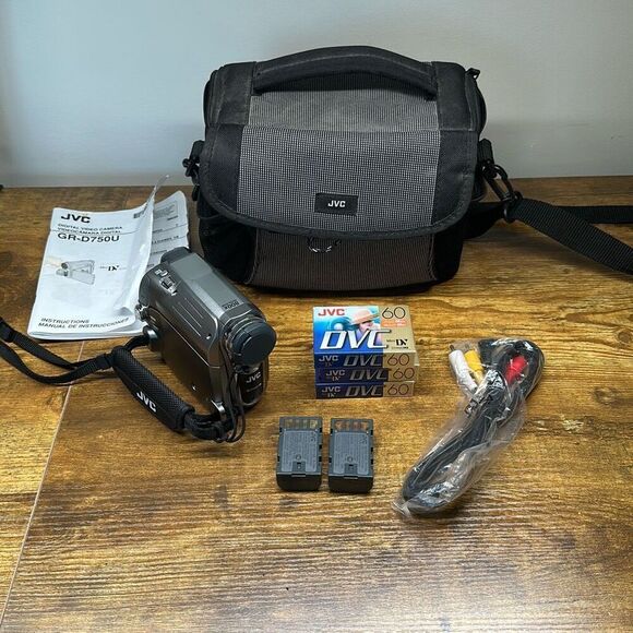 JVC Mini DV Digital Video Camera GR-D750U 34x optical zoom with Accessories READ - Picture 1 of 12